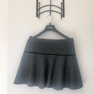Bebe plaid skirt size: 6
